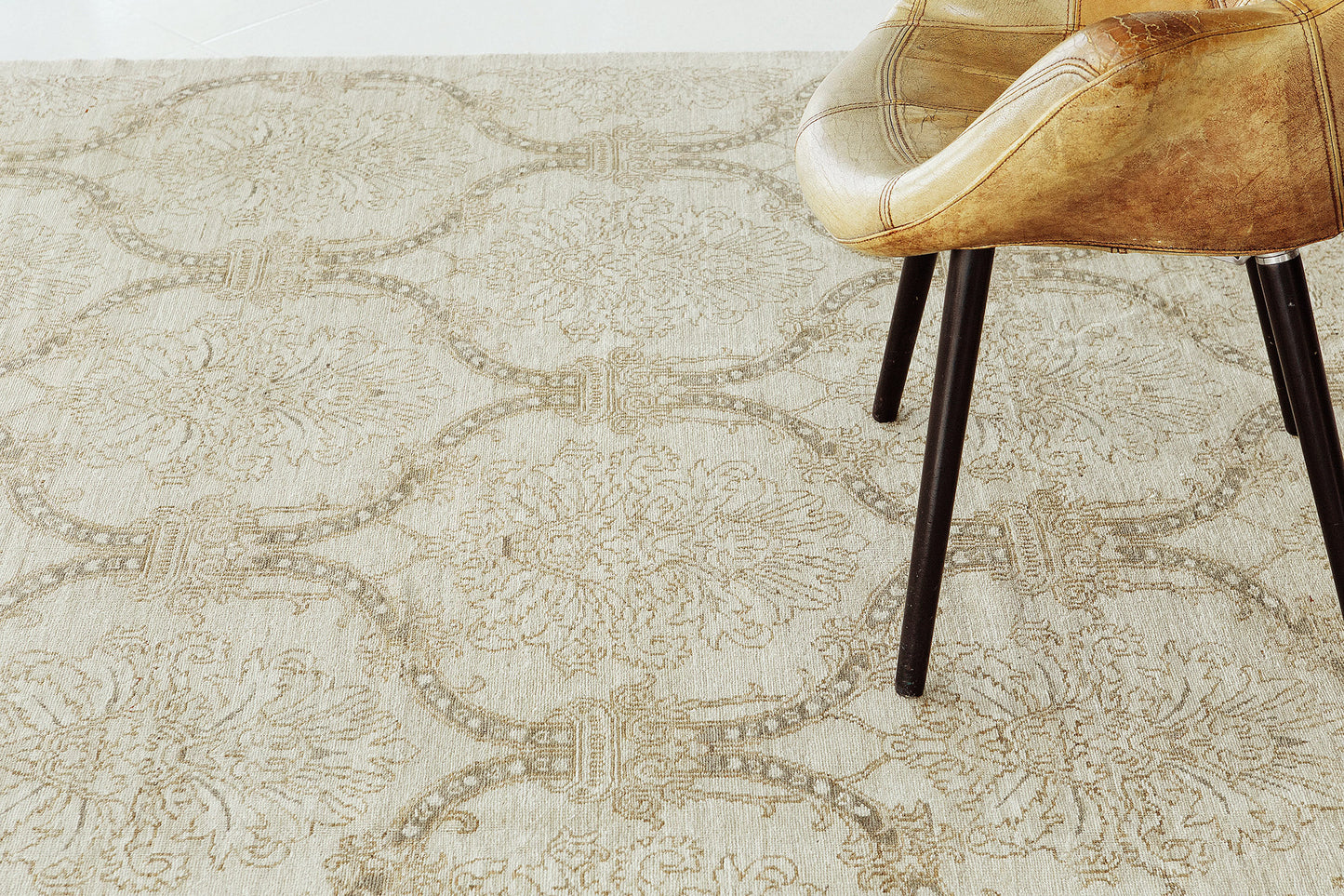 Vintage Style Transitional Rug D5157