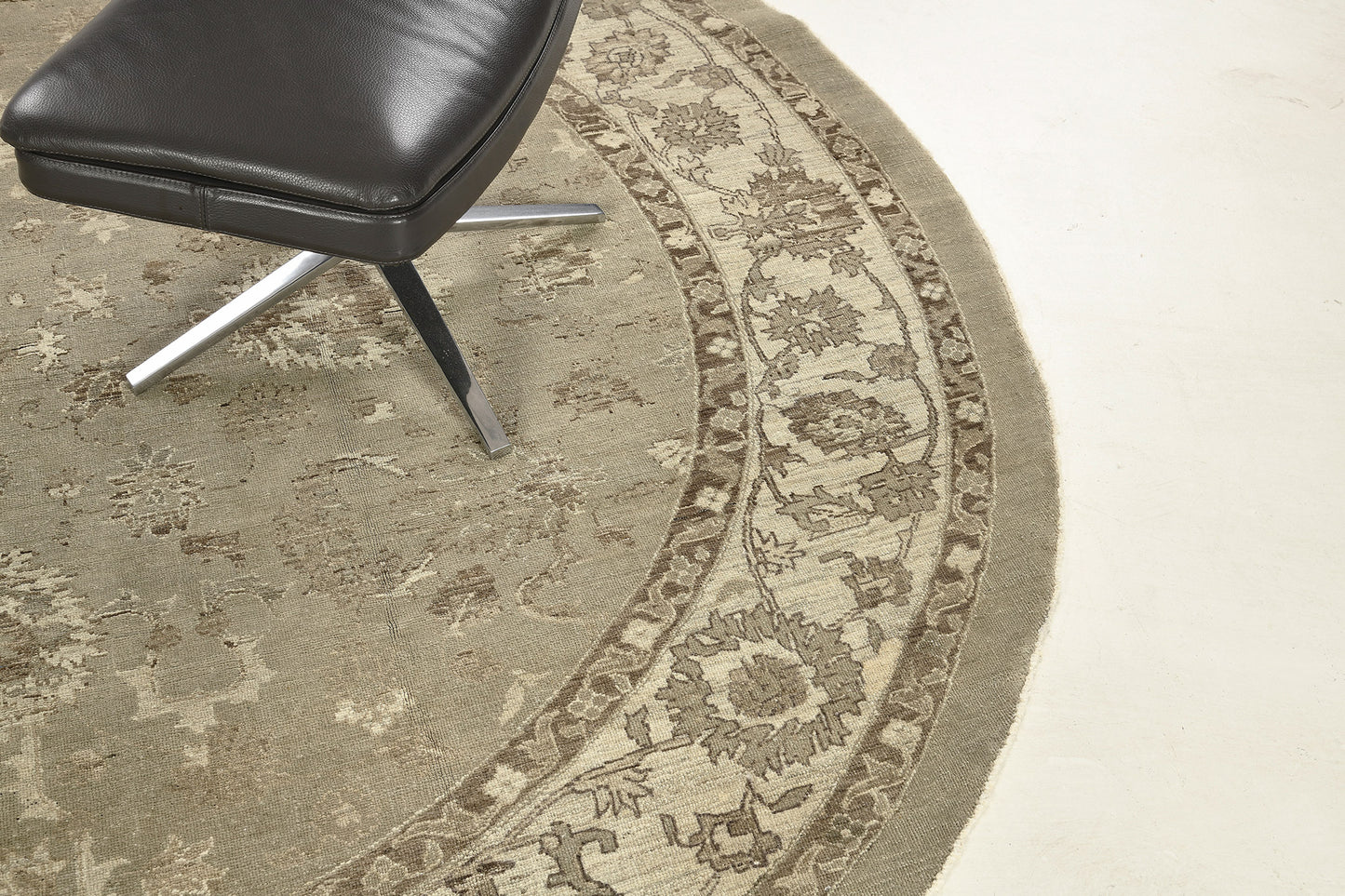 Vintage Style Sultanabad Revival Round Rug