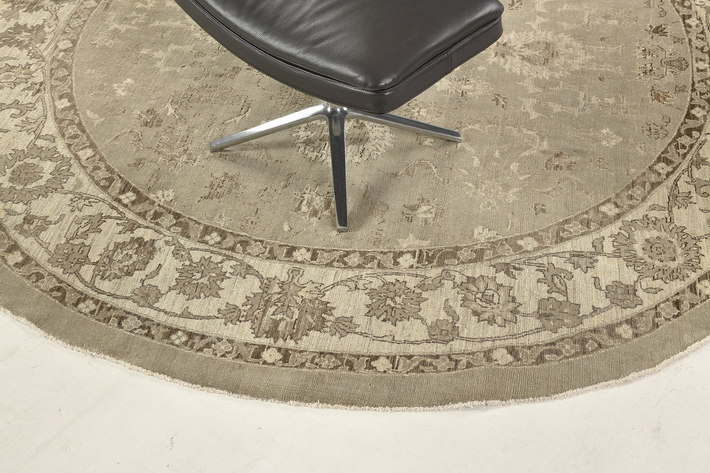 Vintage Style Sultanabad Revival Round Rug