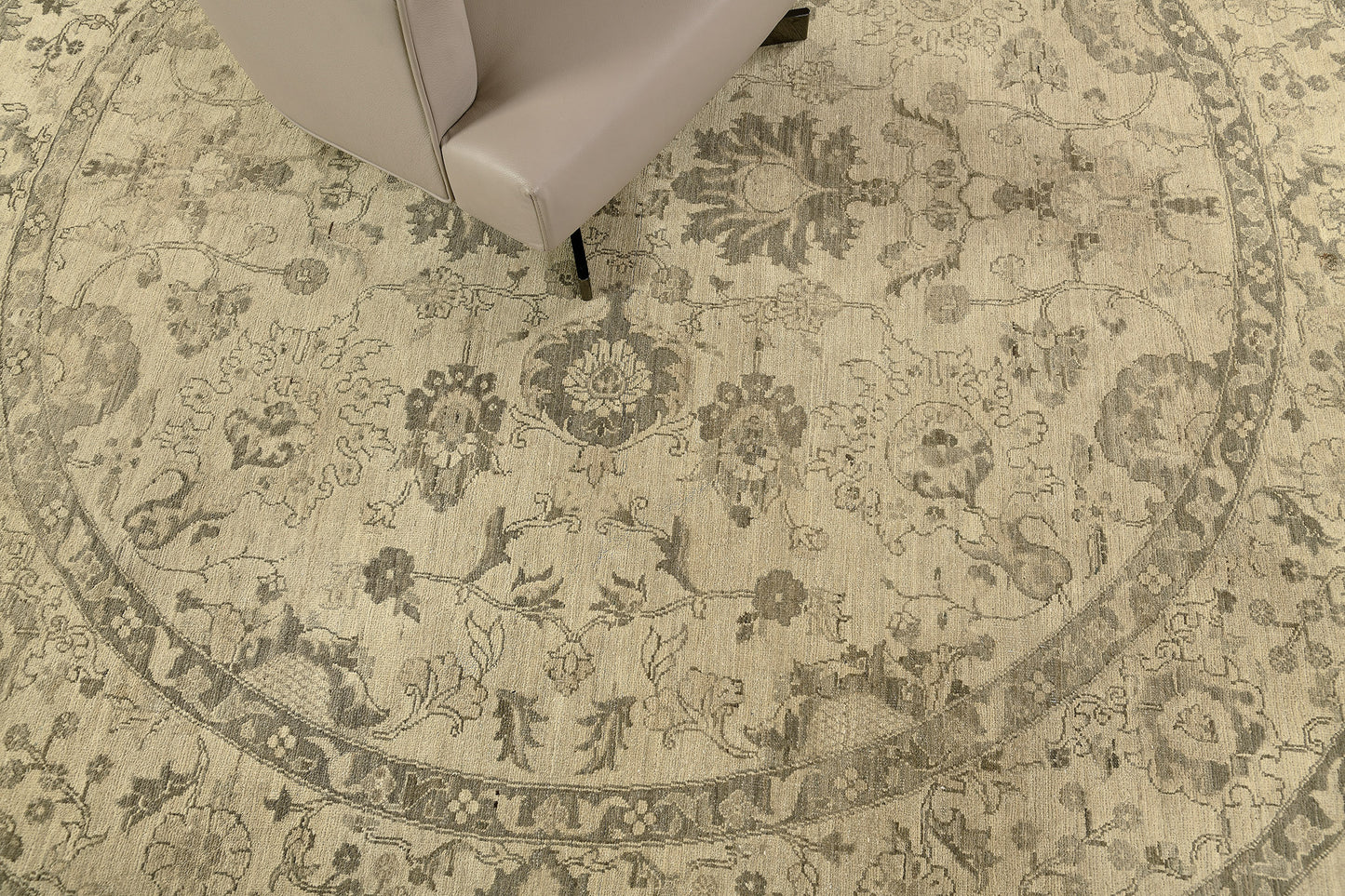 Vintage Style Sultanabad Revival Round Rug