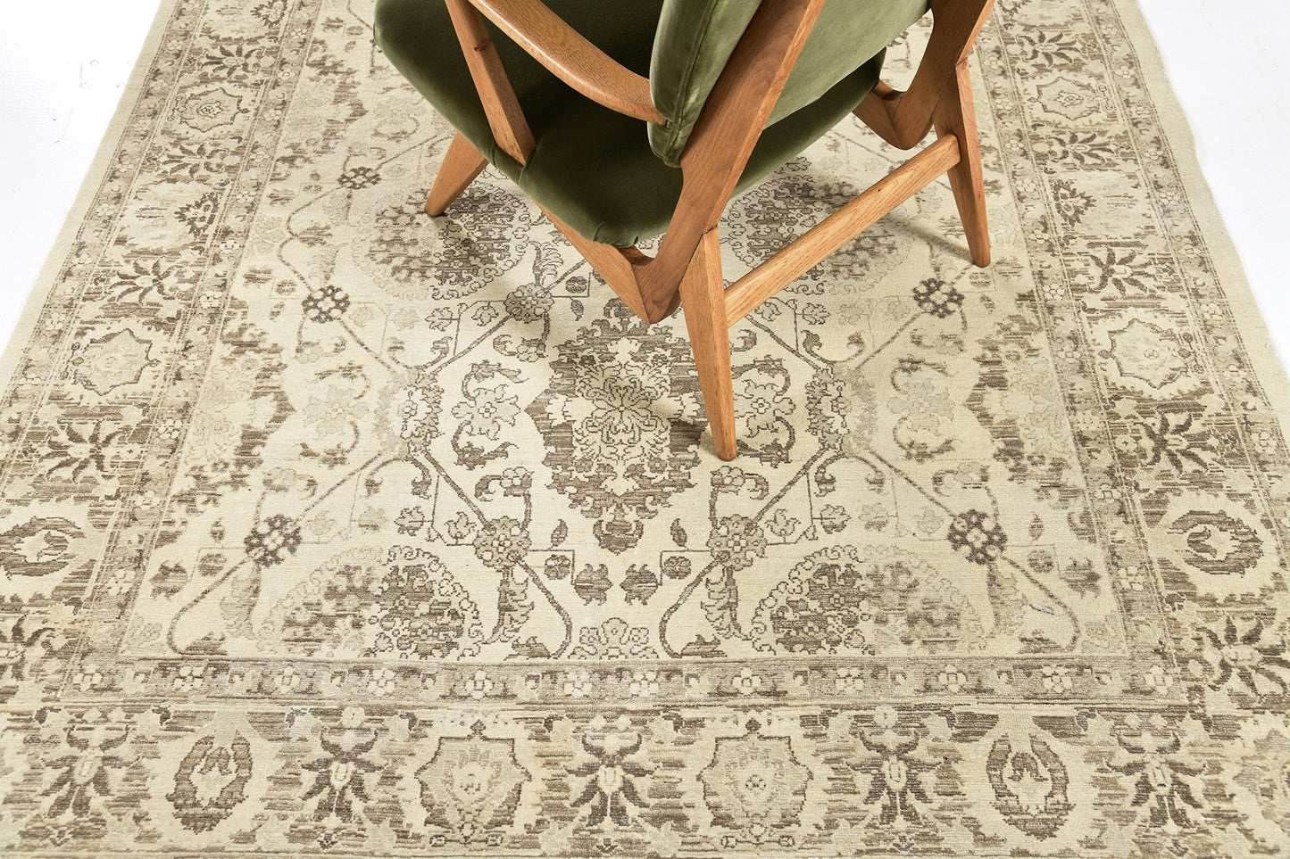 Vintage Style Mahal Revival Rapture Collection D5137