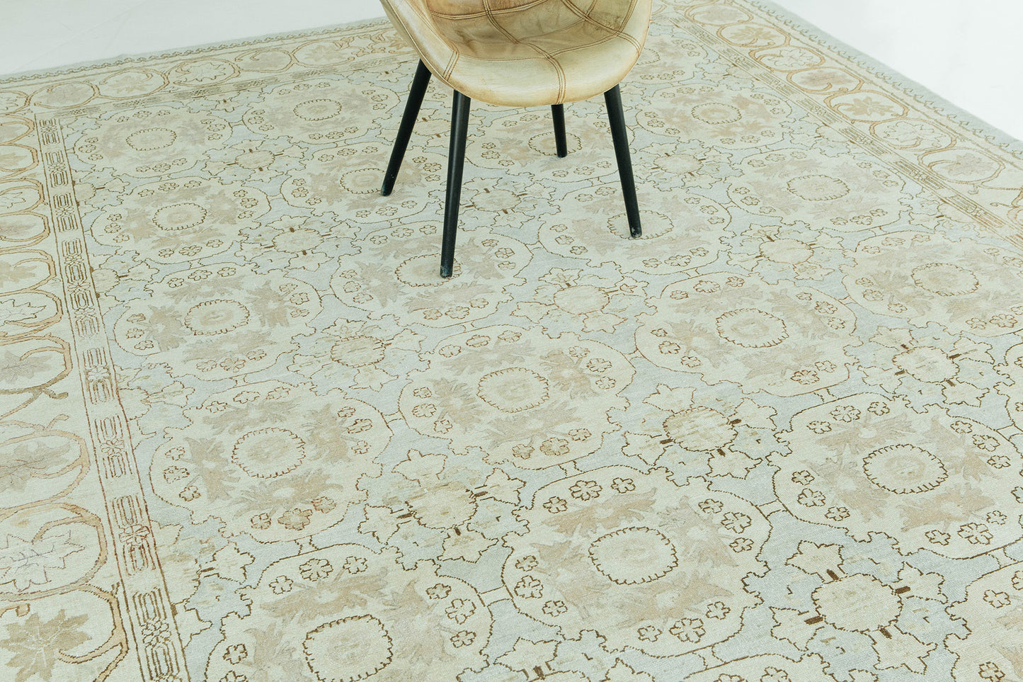 Vintage Style Arts and Crafts Design Rug