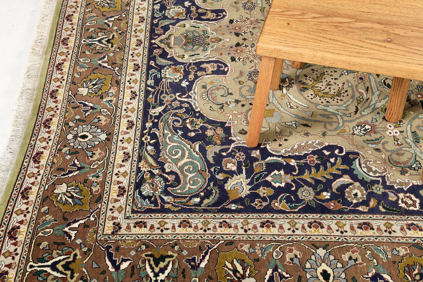 Vintage Persian Tabriz Rug Medallion Design 25442