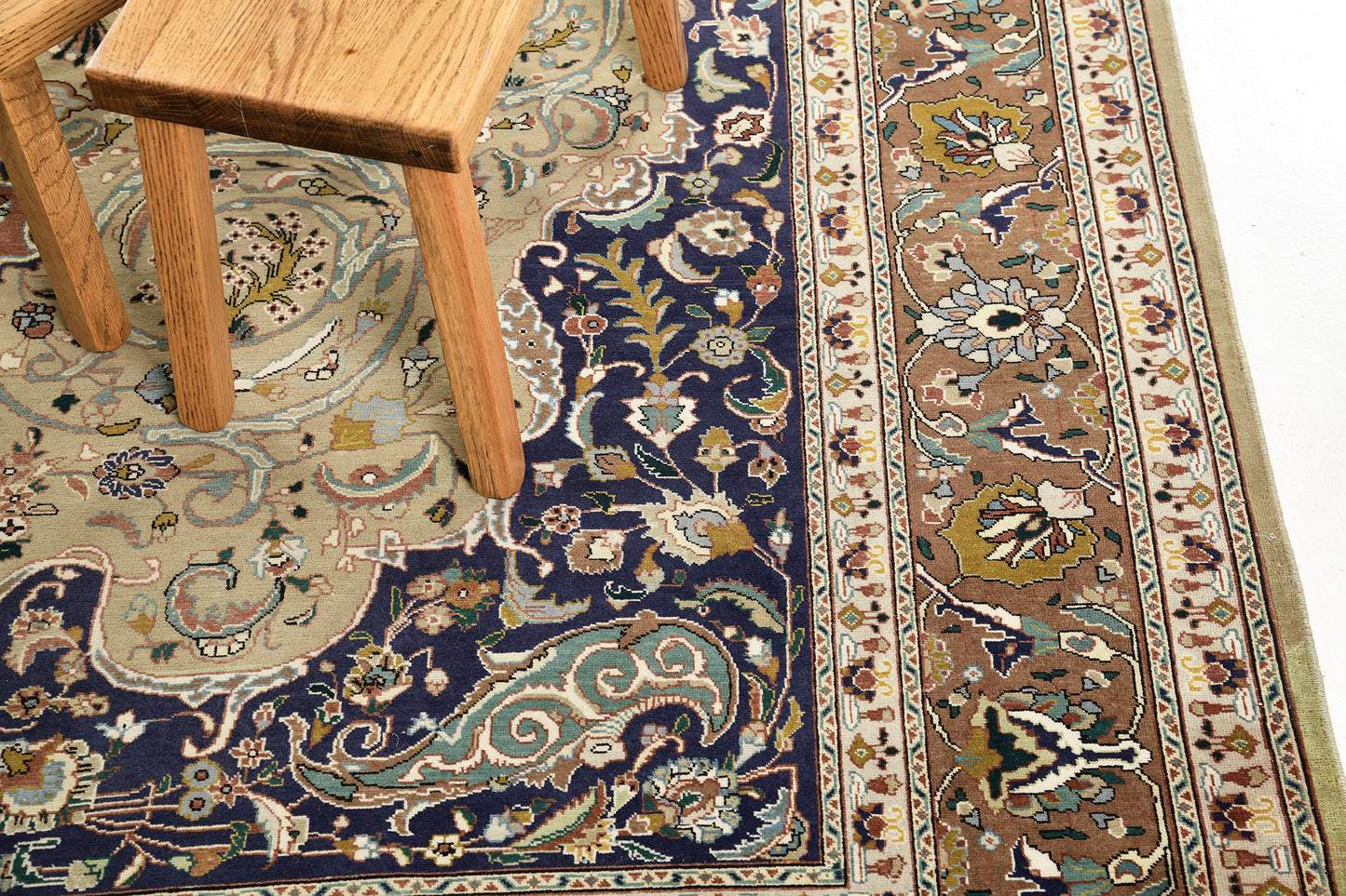 Vintage Persian Tabriz Rug Medallion Design 25442