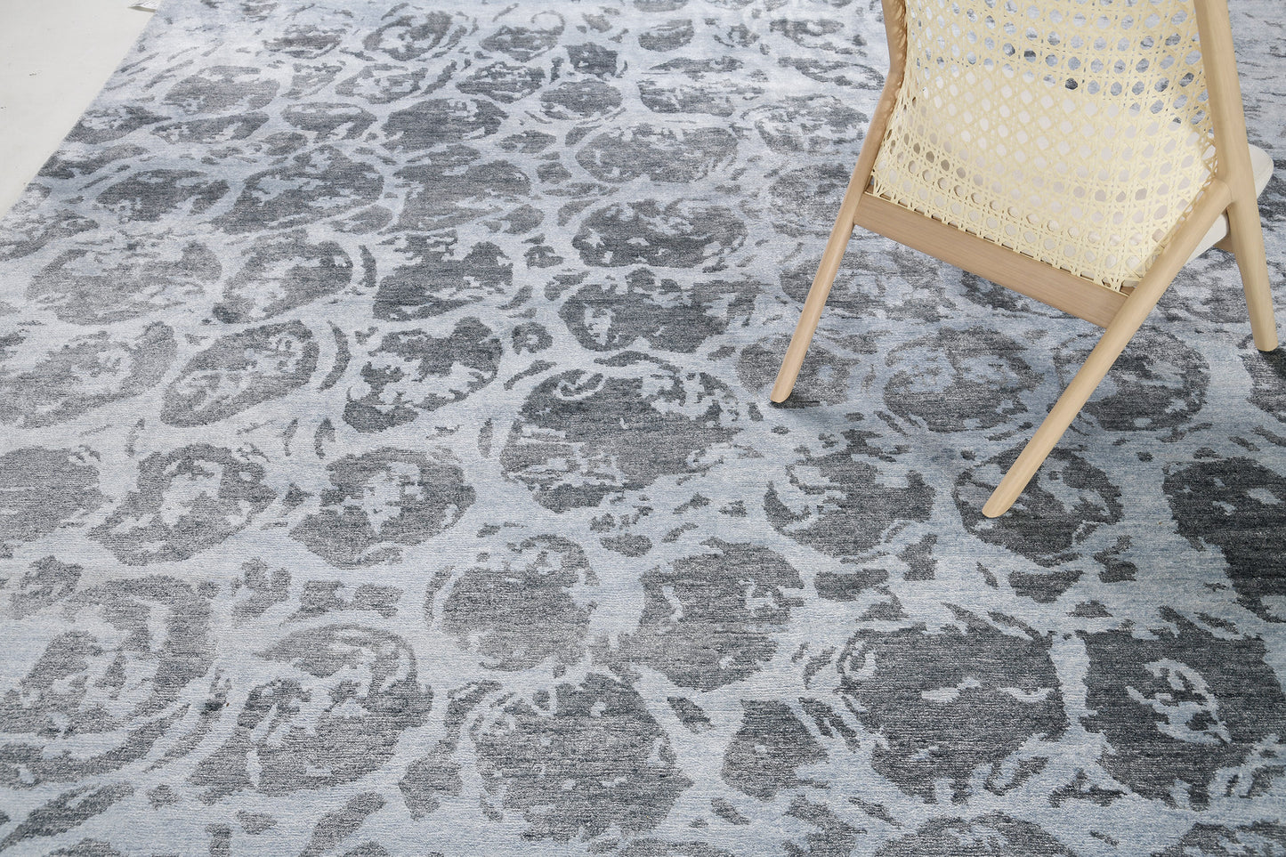 Modern Rug Image 7402 Modern Design Bamboo Silk Rug A1909