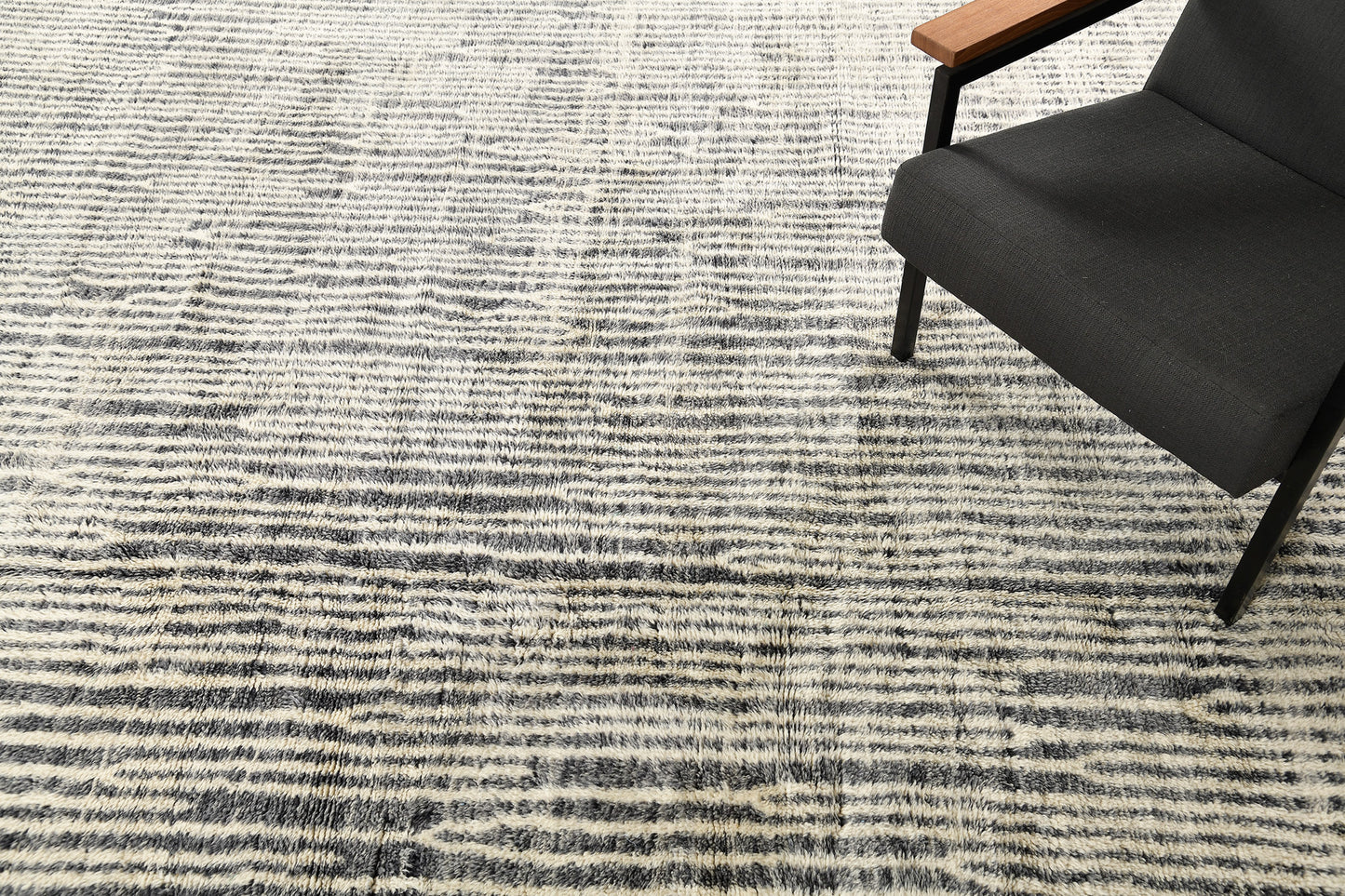 Modern Rug Image 8091 Moroccan Middle Atlas Tribe Berber Rug