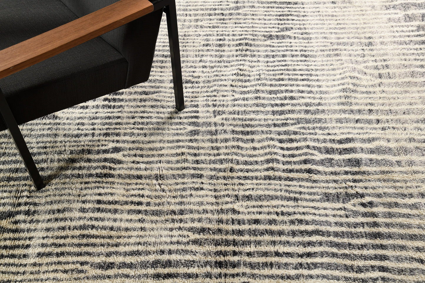 Modern Rug Image 8089 Moroccan Middle Atlas Tribe Berber Rug