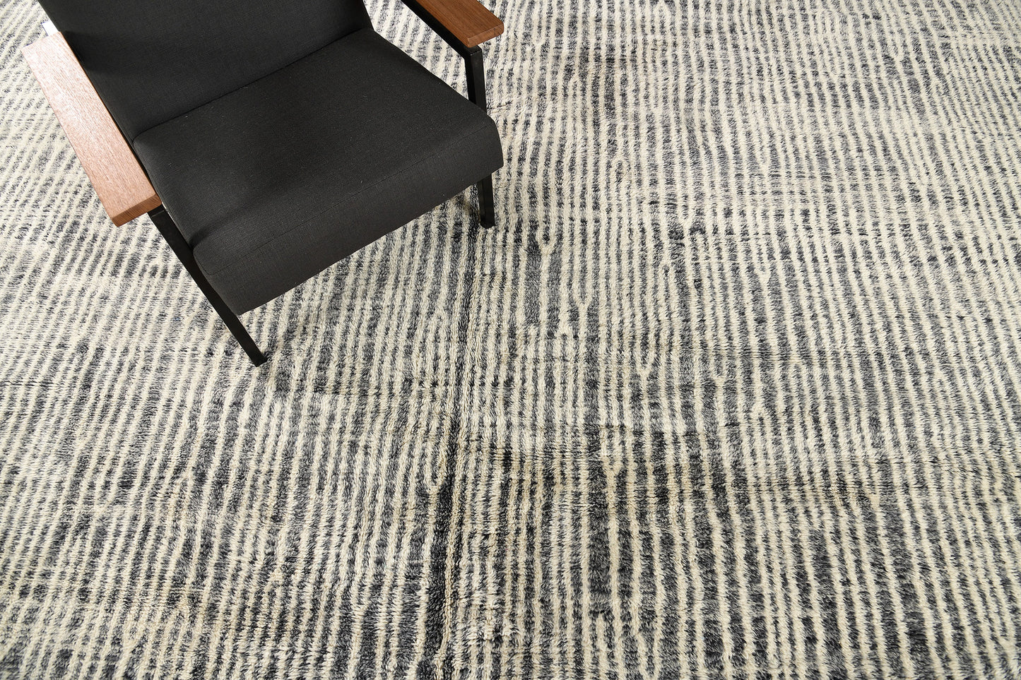 Modern Rug Image 8094 Moroccan Middle Atlas Tribe Berber Rug