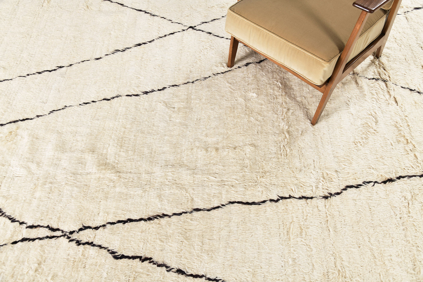 Modern Rug Image 1947 Bise, Atlas Collection