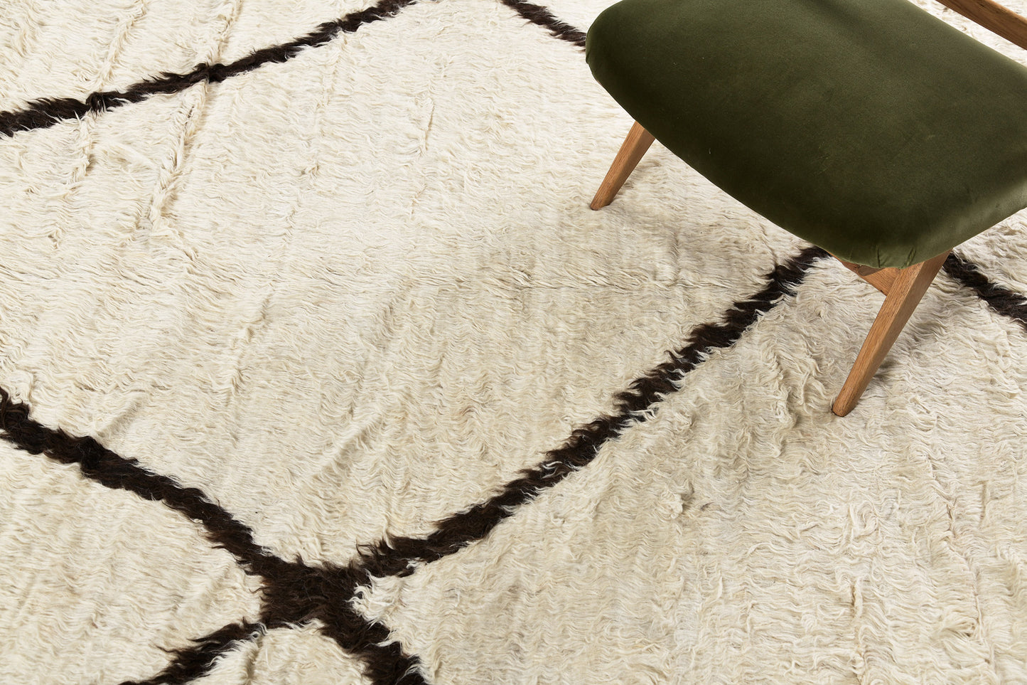 Modern Rug Image 2203 Caju, Atlas Collection