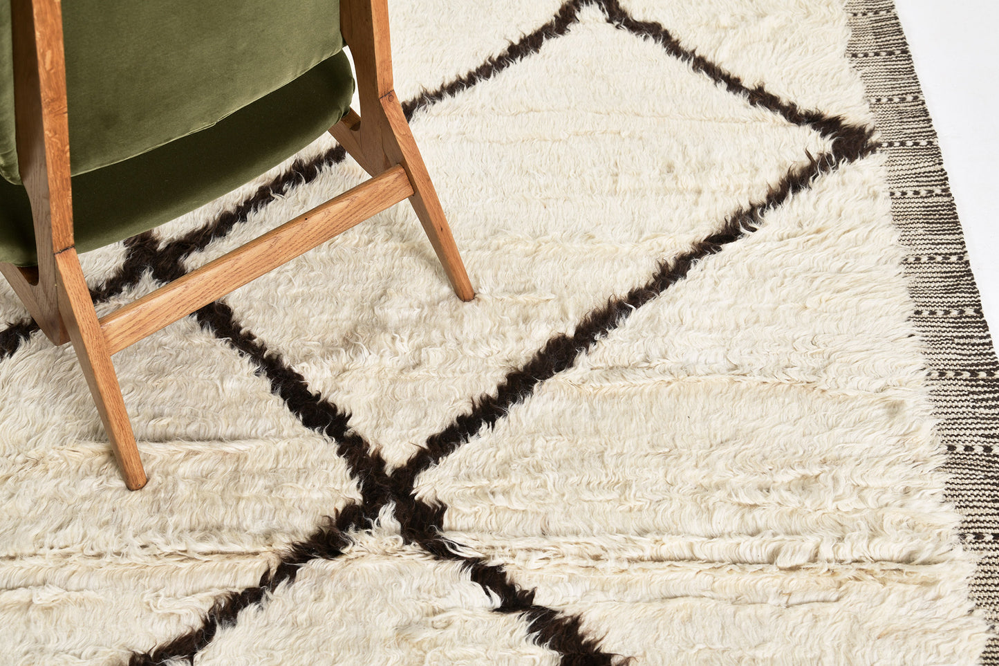 Modern Rug Image 2202 Caju, Atlas Collection