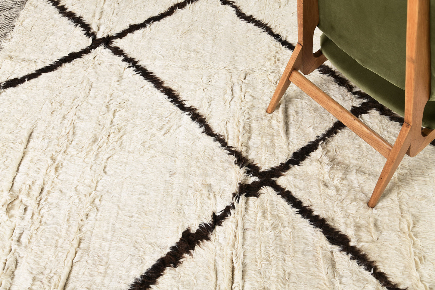 Modern Rug Image 2201 Caju, Atlas Collection