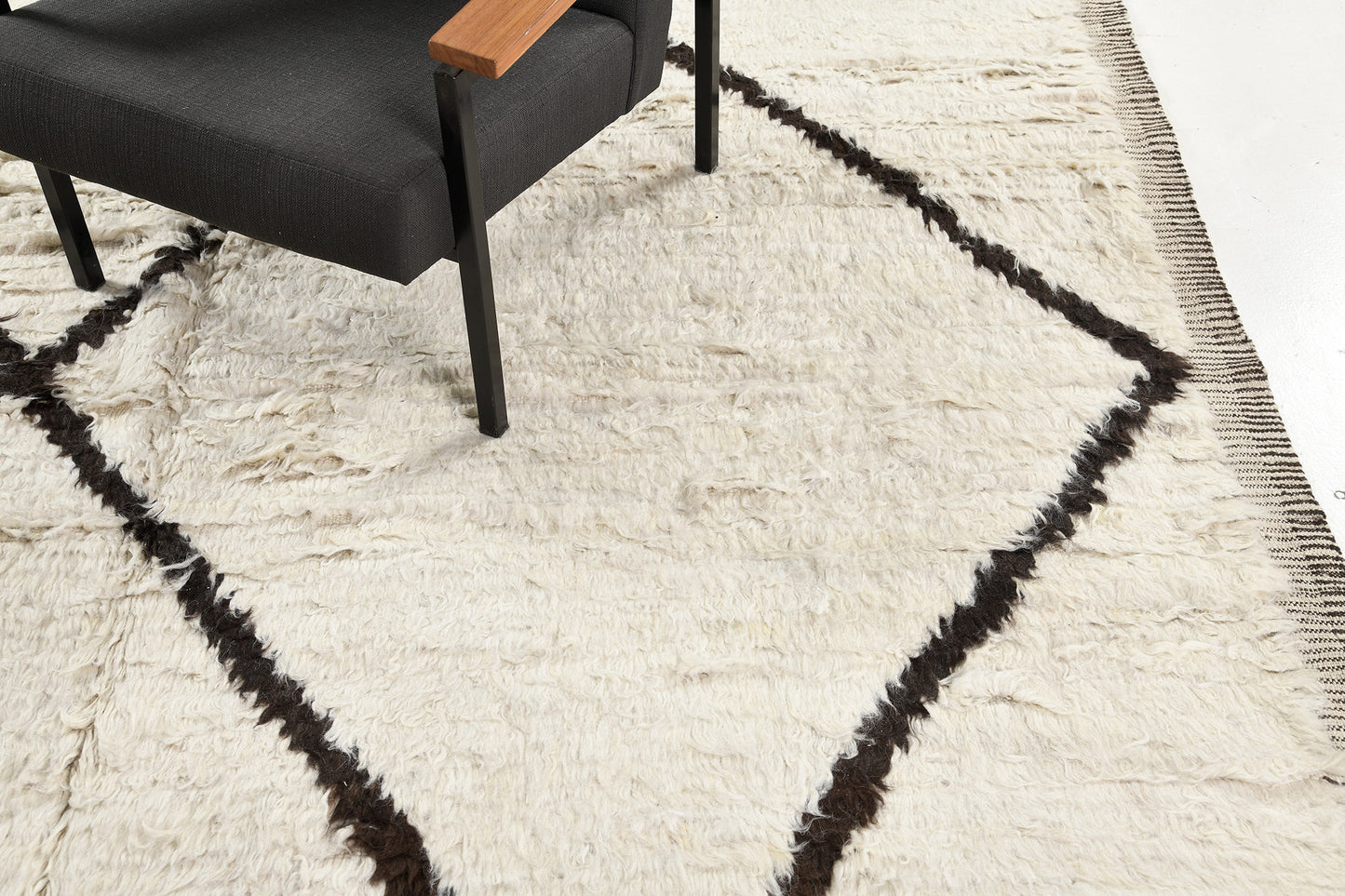 Modern Rug Image 2206 Caju, Atlas Collection