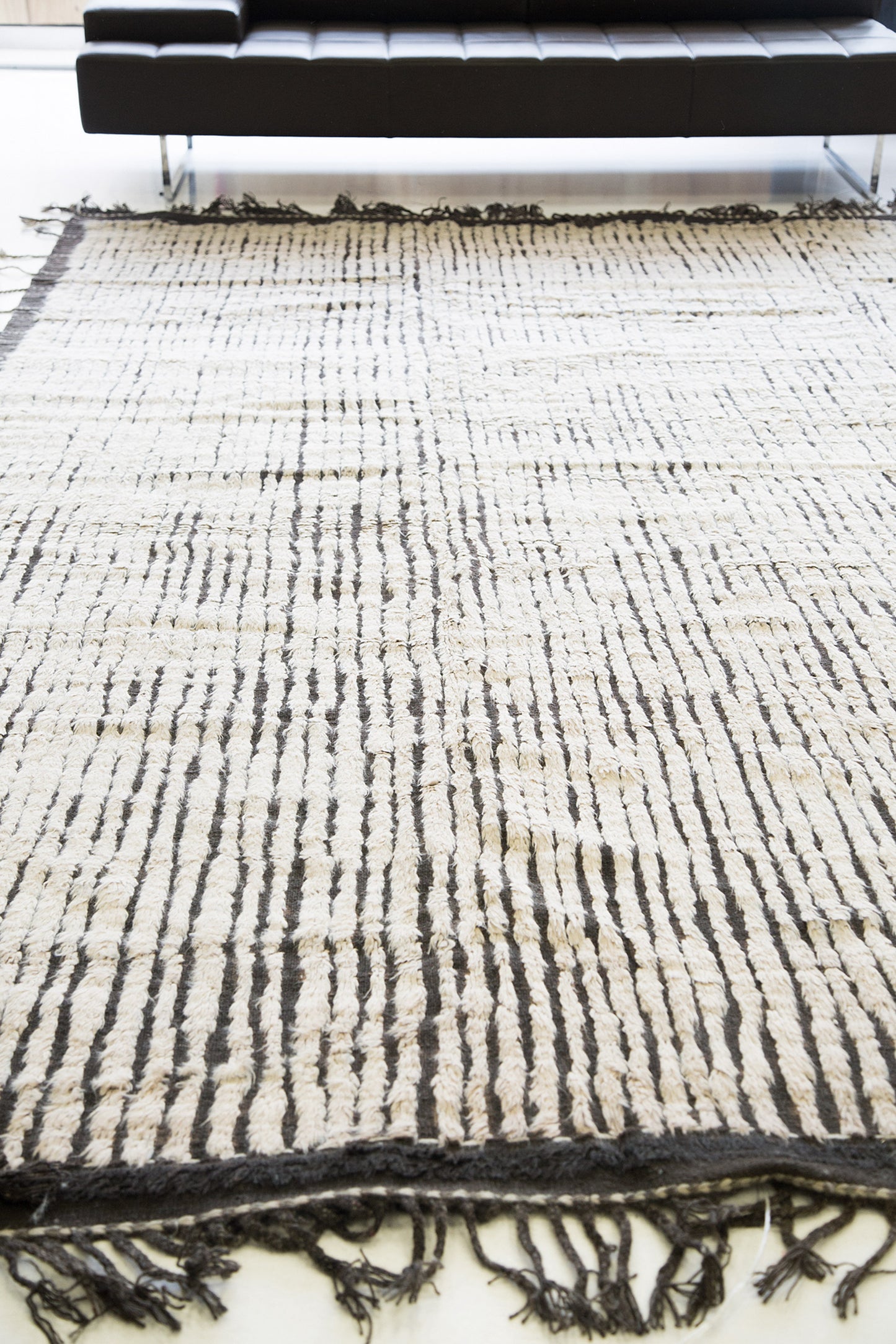 Modern Rug Image 4291 Fohn, Haute Bohemian