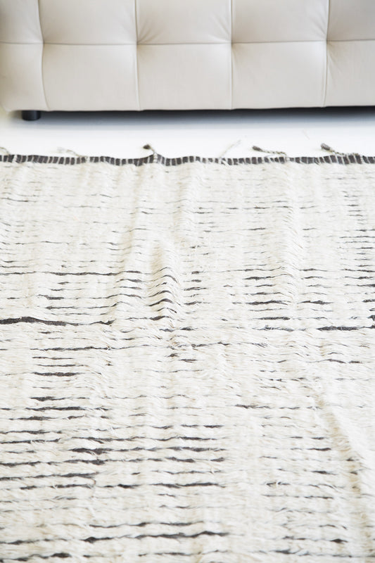 Modern Rug Image 4289 Fohn, Haute Bohemian