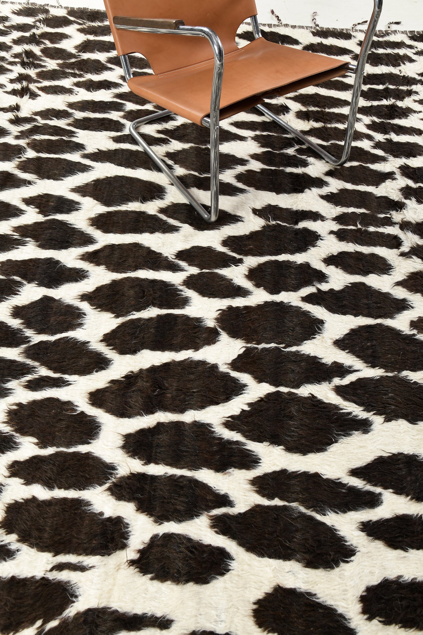 Modern Rug Image 6438 Mahrnia, Atlas Collection