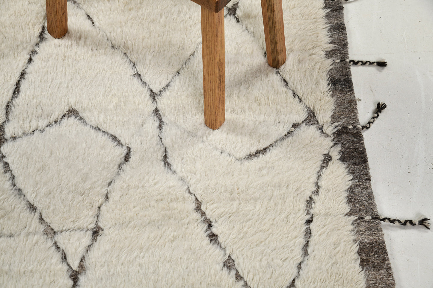 Modern Rug Image 6403 Mago, Atlas Collection