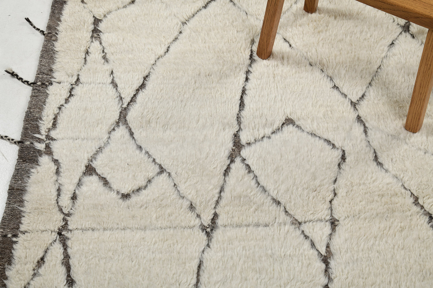 Modern Rug Image 6402 Mago, Atlas Collection