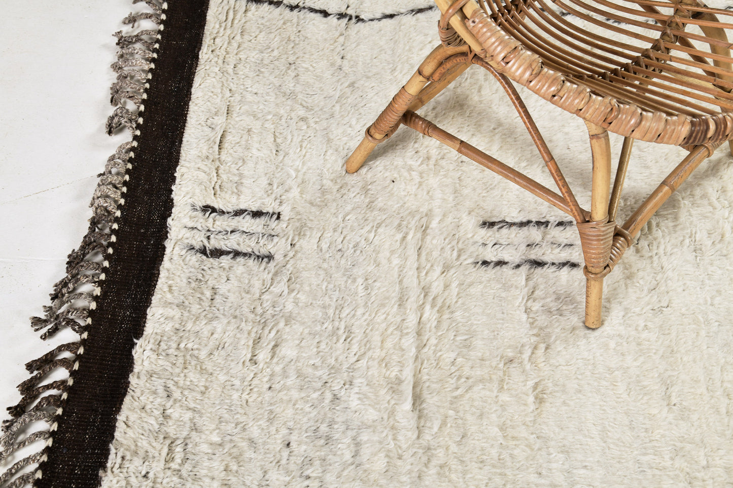 Modern Rug Image 9167 Paszos, Haute Bohemian