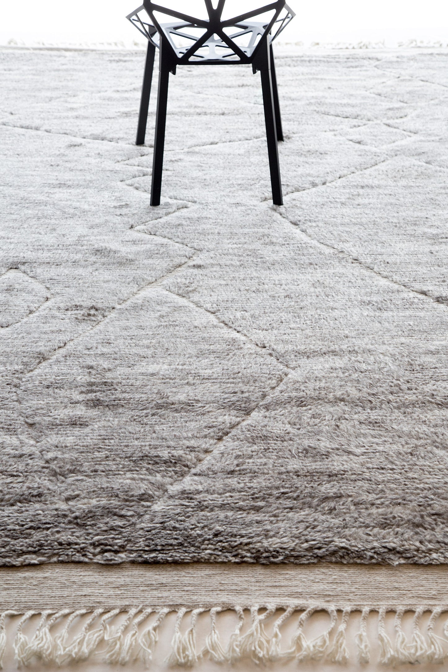 Modern Rug Image 8325 Morus, Atlas Collection