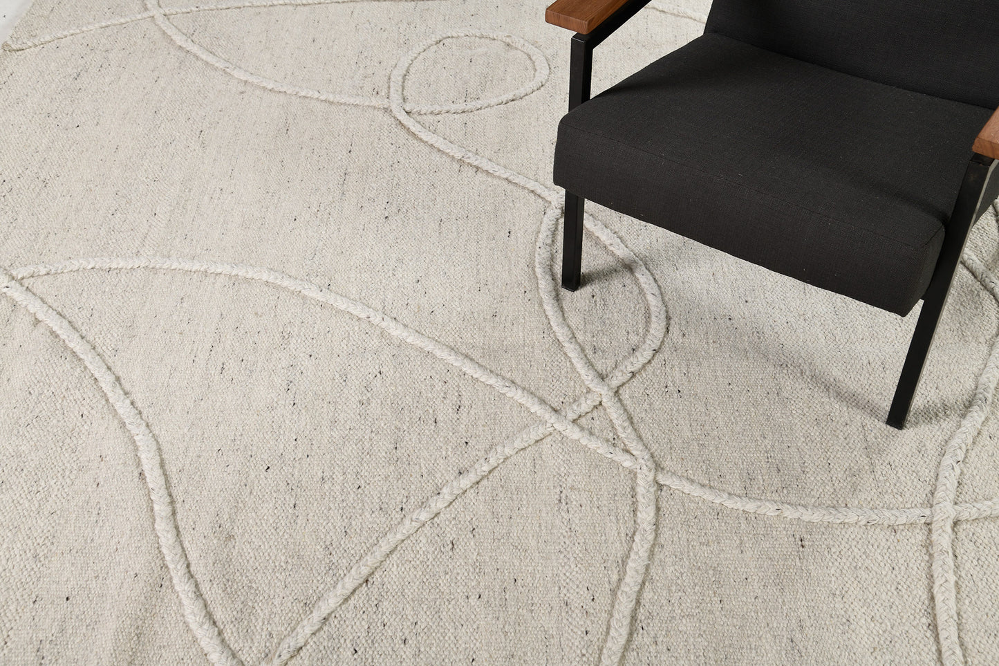 Modern Rug Image 5210 How to tie a knot by Liesel Plambeck