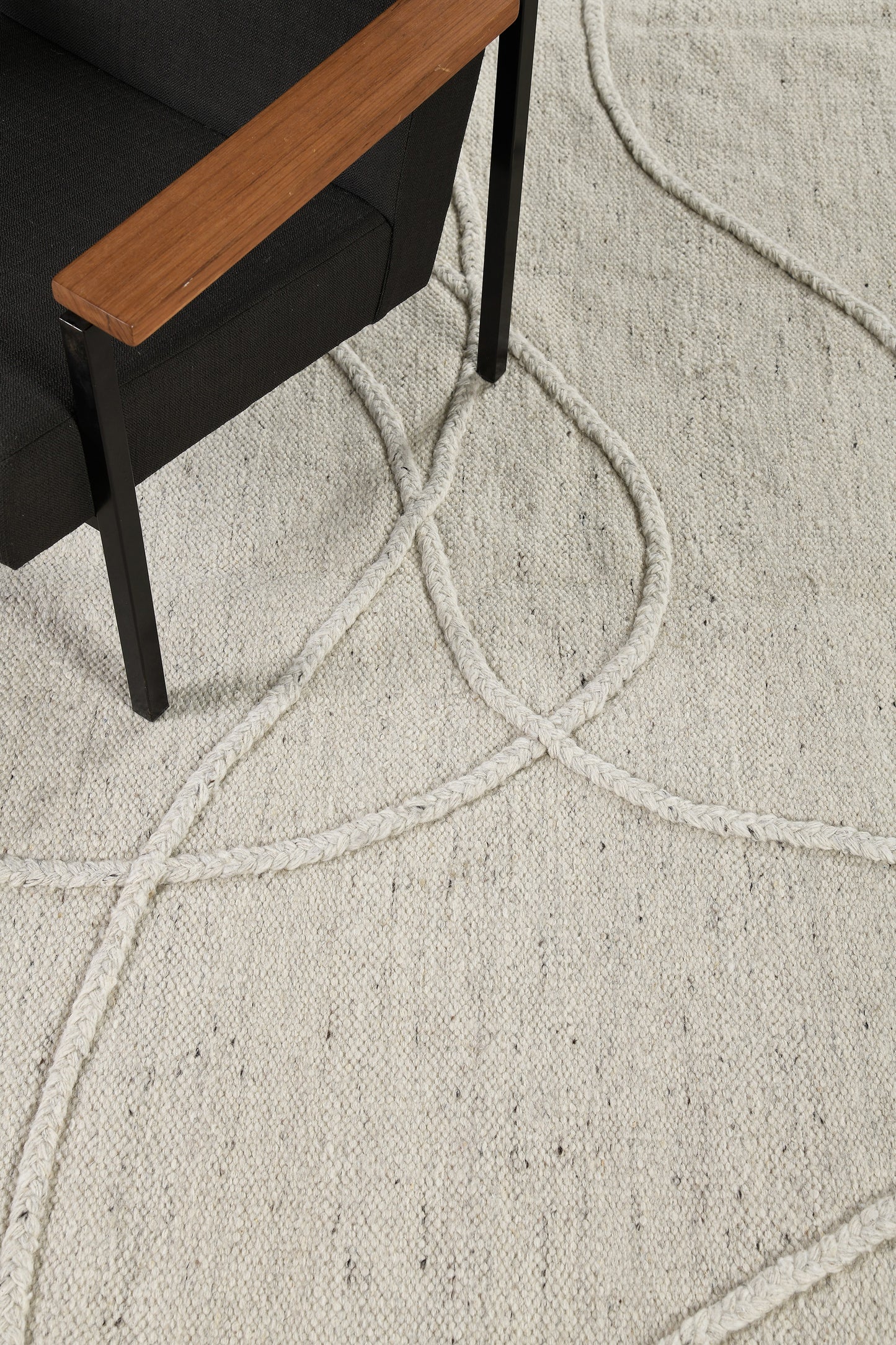 Modern Rug Image 5209 How to tie a knot by Liesel Plambeck