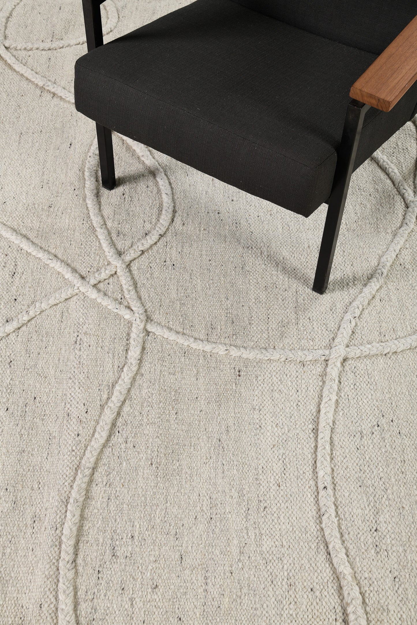 Modern Rug Image 5208 How to tie a knot by Liesel Plambeck