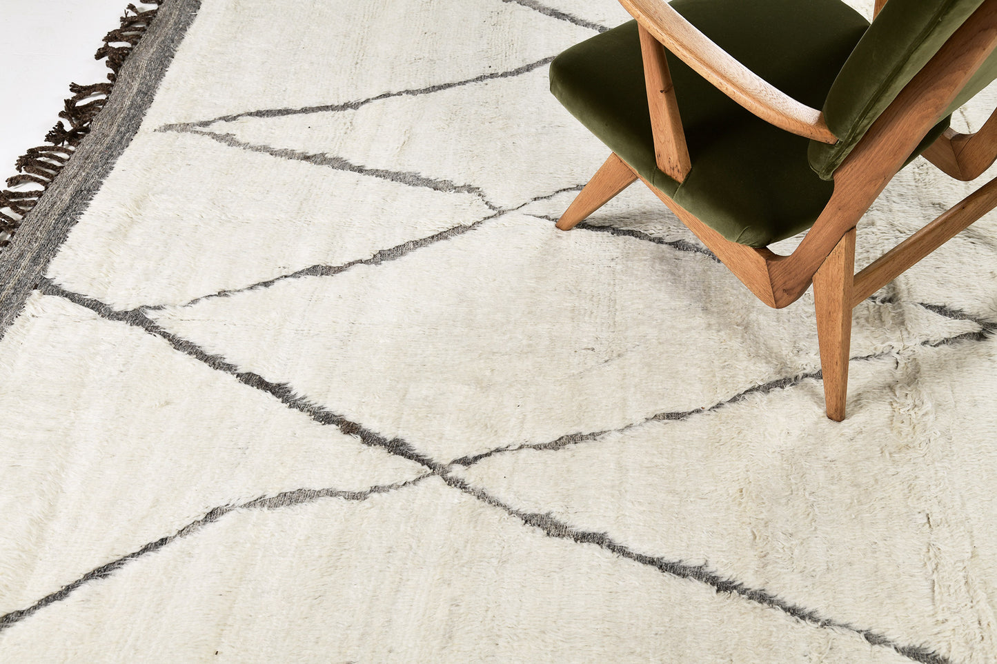 Modern Rug Image 1903 Bise, Atlas Collection
