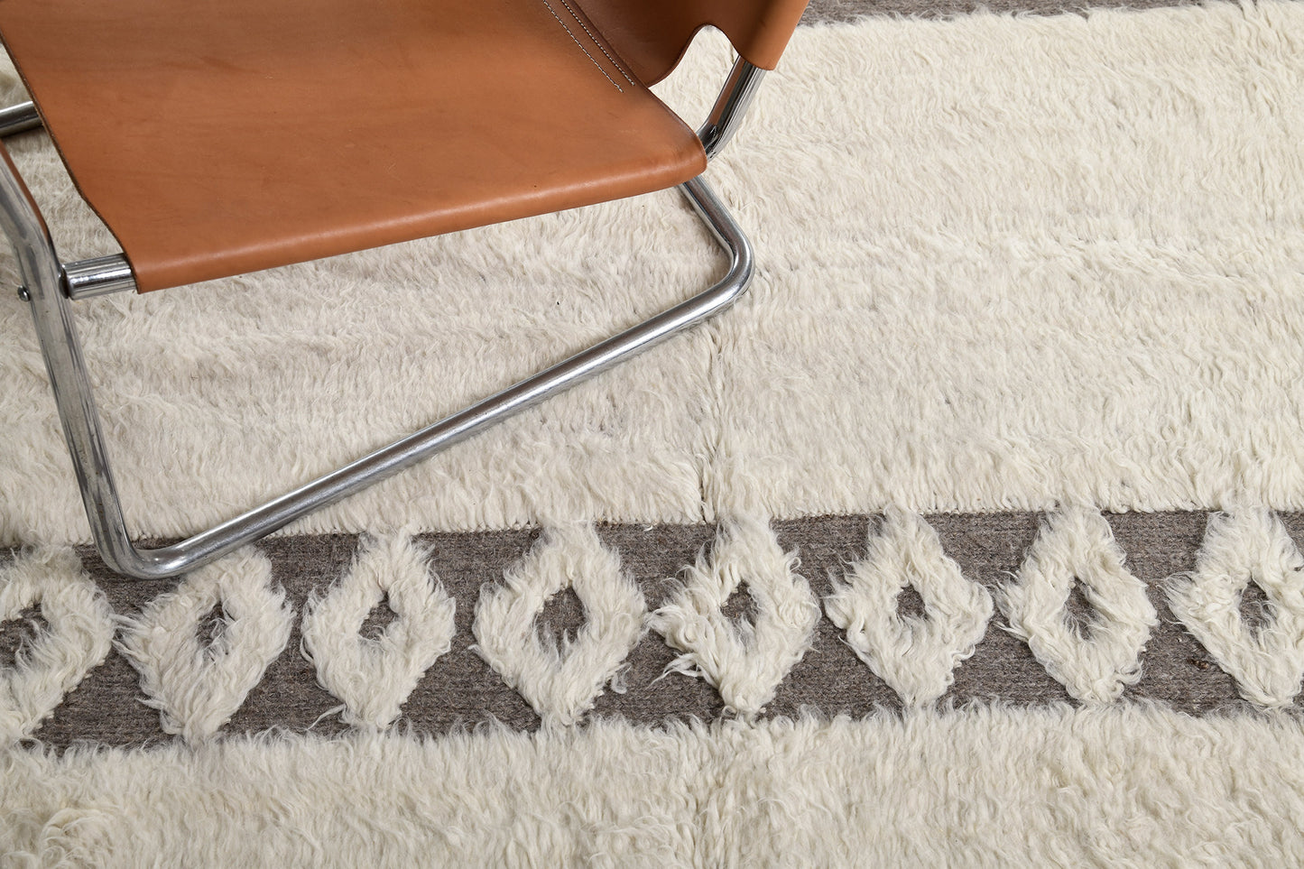 Modern Rug Image 1664 Bayamo, Haute Bohemian
