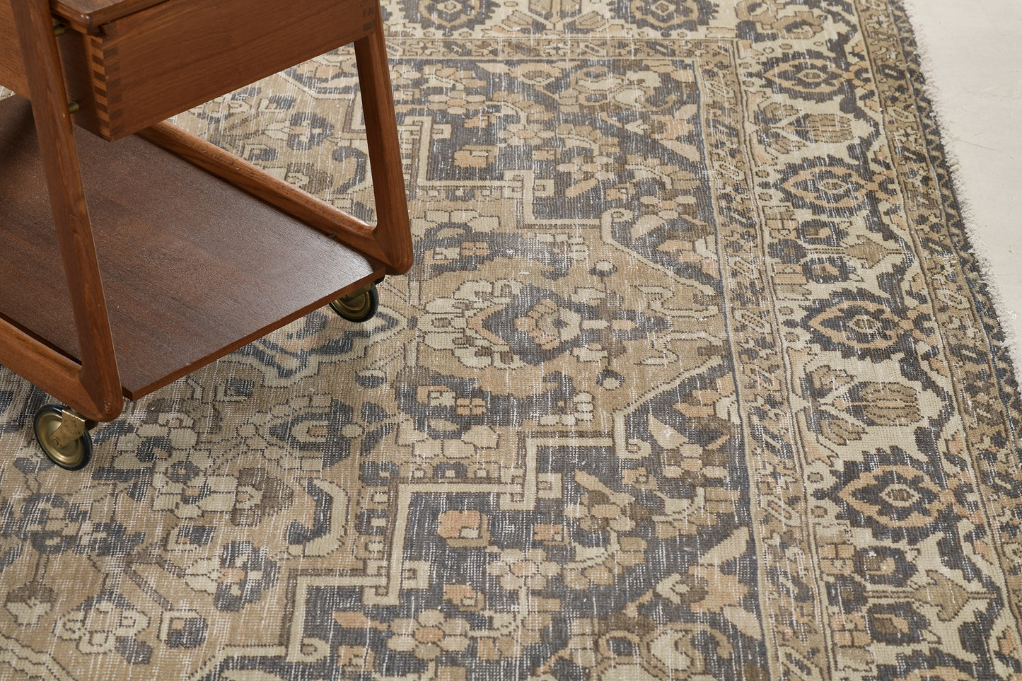 Persian Rug 3235 Vintage Persian Bakhtiari 29376