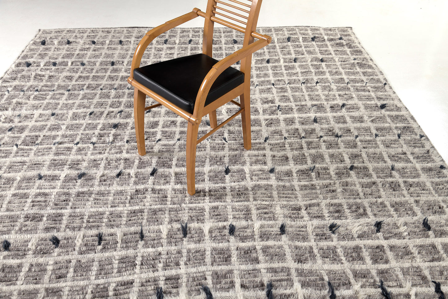 Modern Rug Image 824 Amihan, Sahara Collection 30419