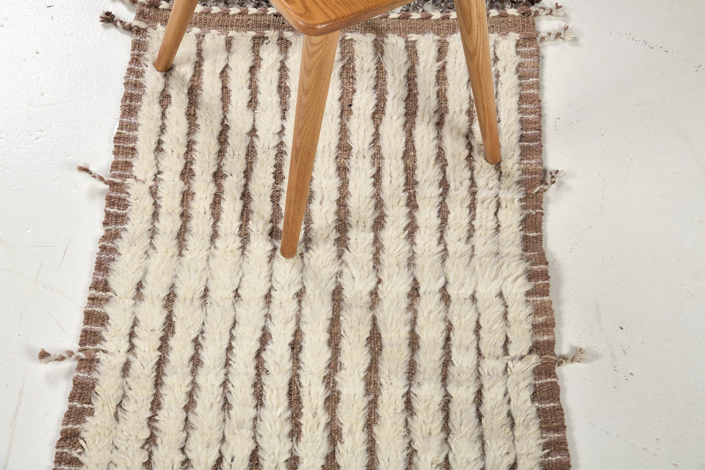 Modern Rug Image 4354 Fohn, Haute Bohemian