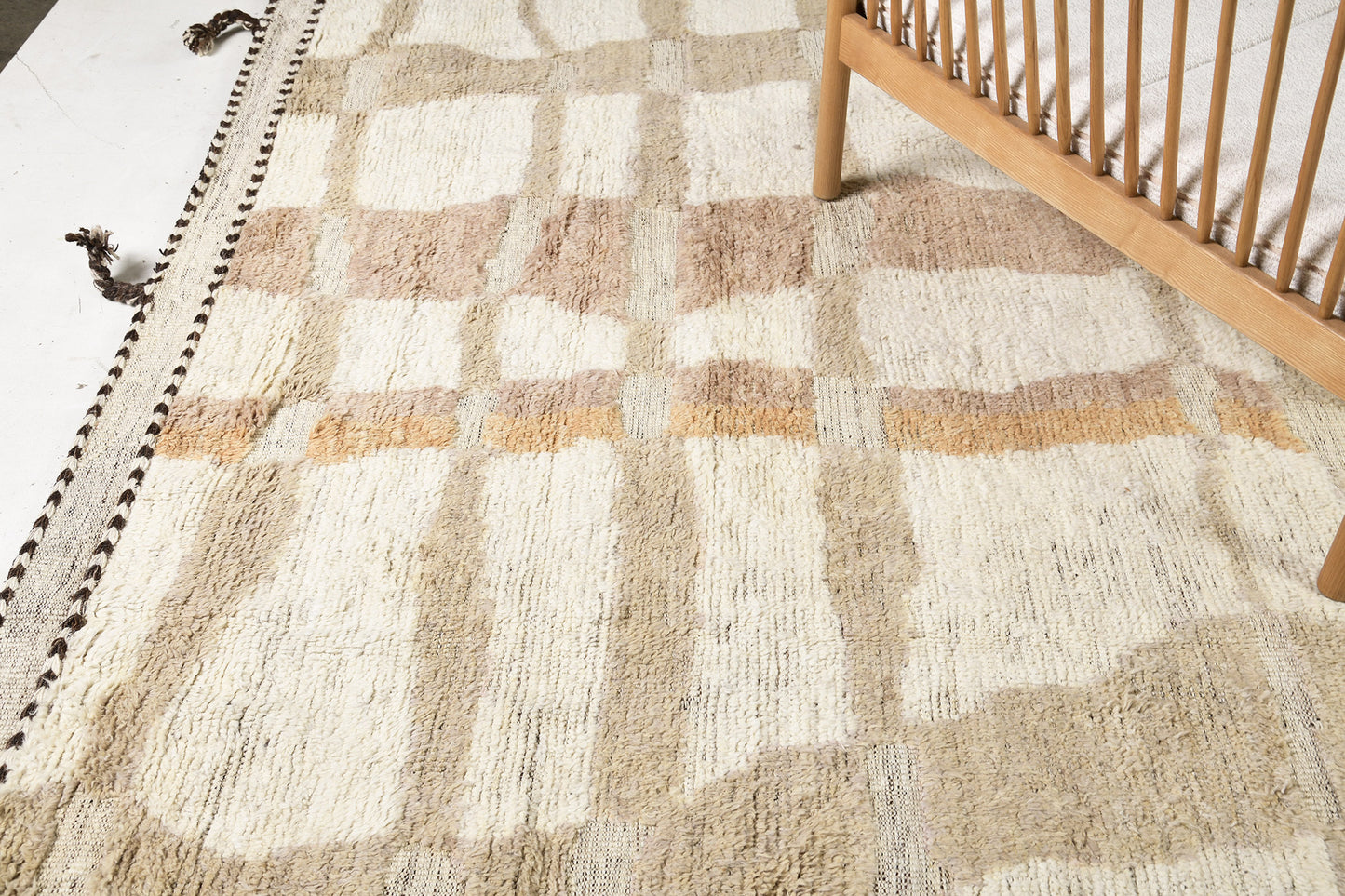 Modern Rug Image 4771 Gley, Atlas Collection