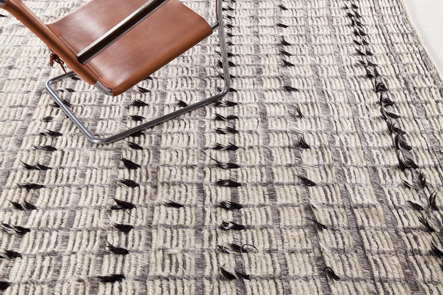 Modern Rug Image 897 Amihan, Sahara Collection