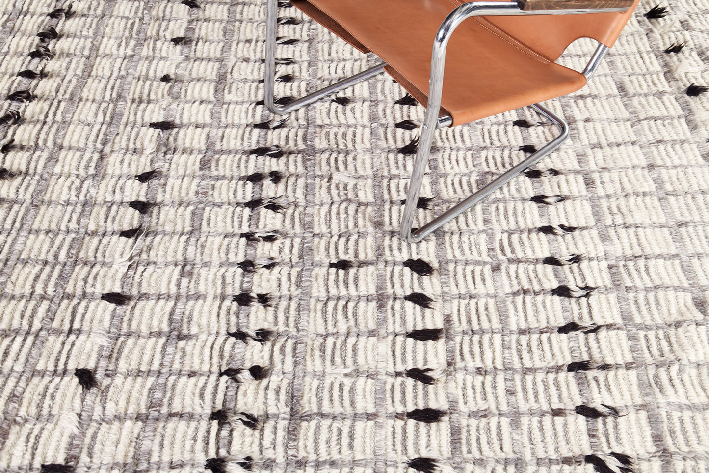 Modern Rug Image 895 Amihan, Sahara Collection