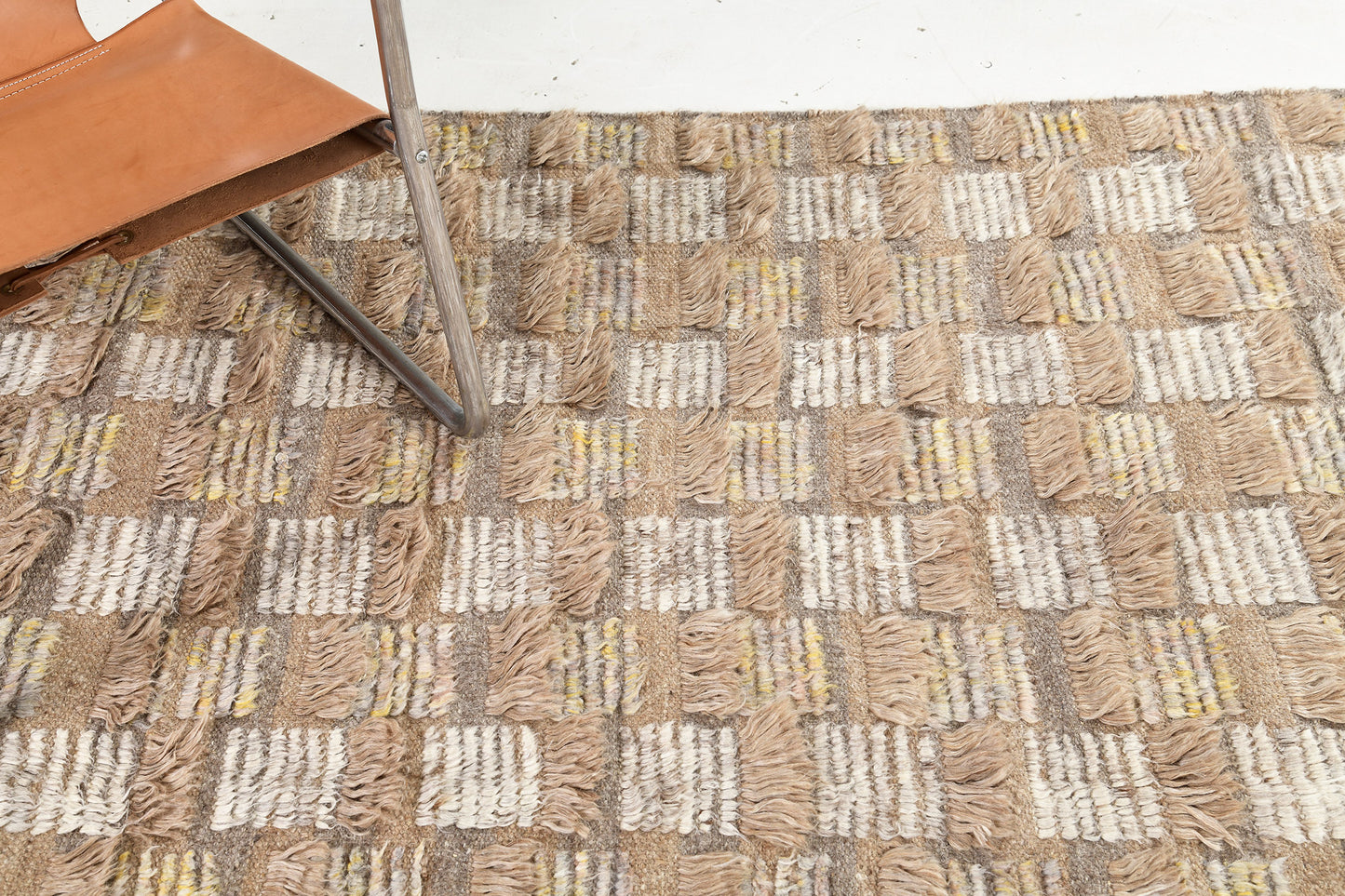 Modern Rug Image 595 Amia, Sahara Collection