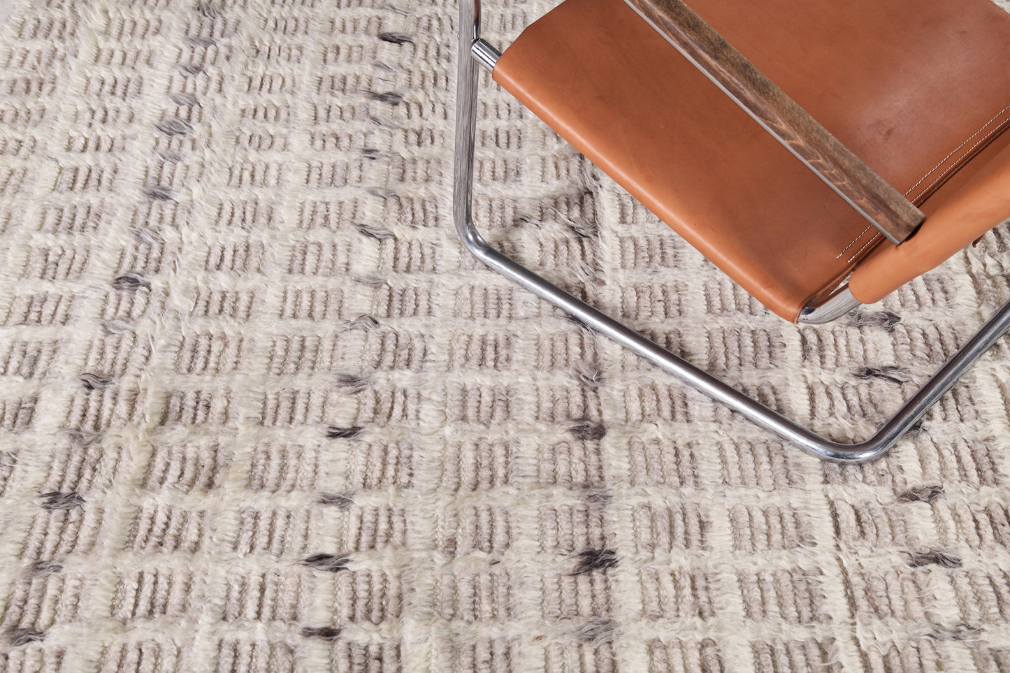 Modern Rug Image 907 Amihan, Sahara Collection