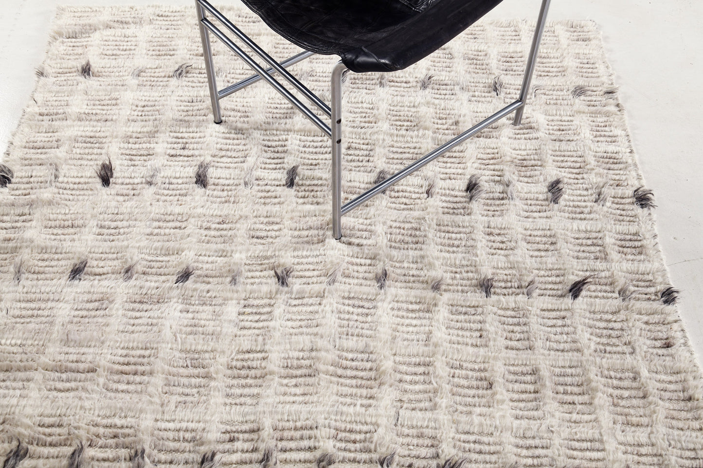 Modern Rug Image 890 Amihan, Sahara Collection