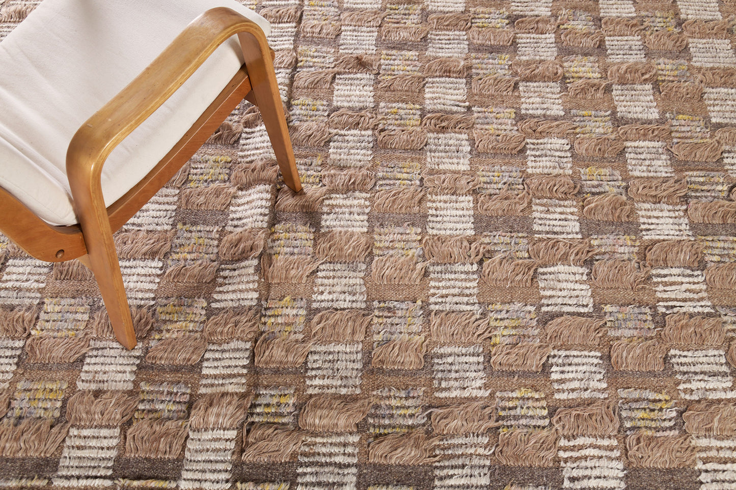 Modern Rug Image 599 Amia, Sahara Collection
