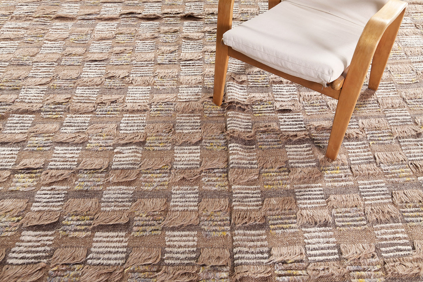 Modern Rug Image 598 Amia, Sahara Collection