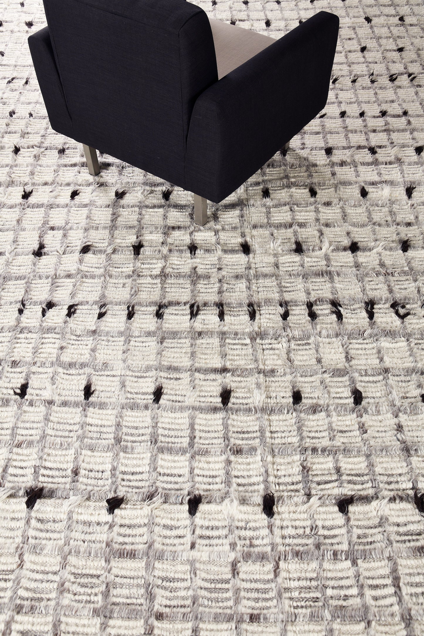 Modern Rug Image 849 Amihan, Sahara Collection