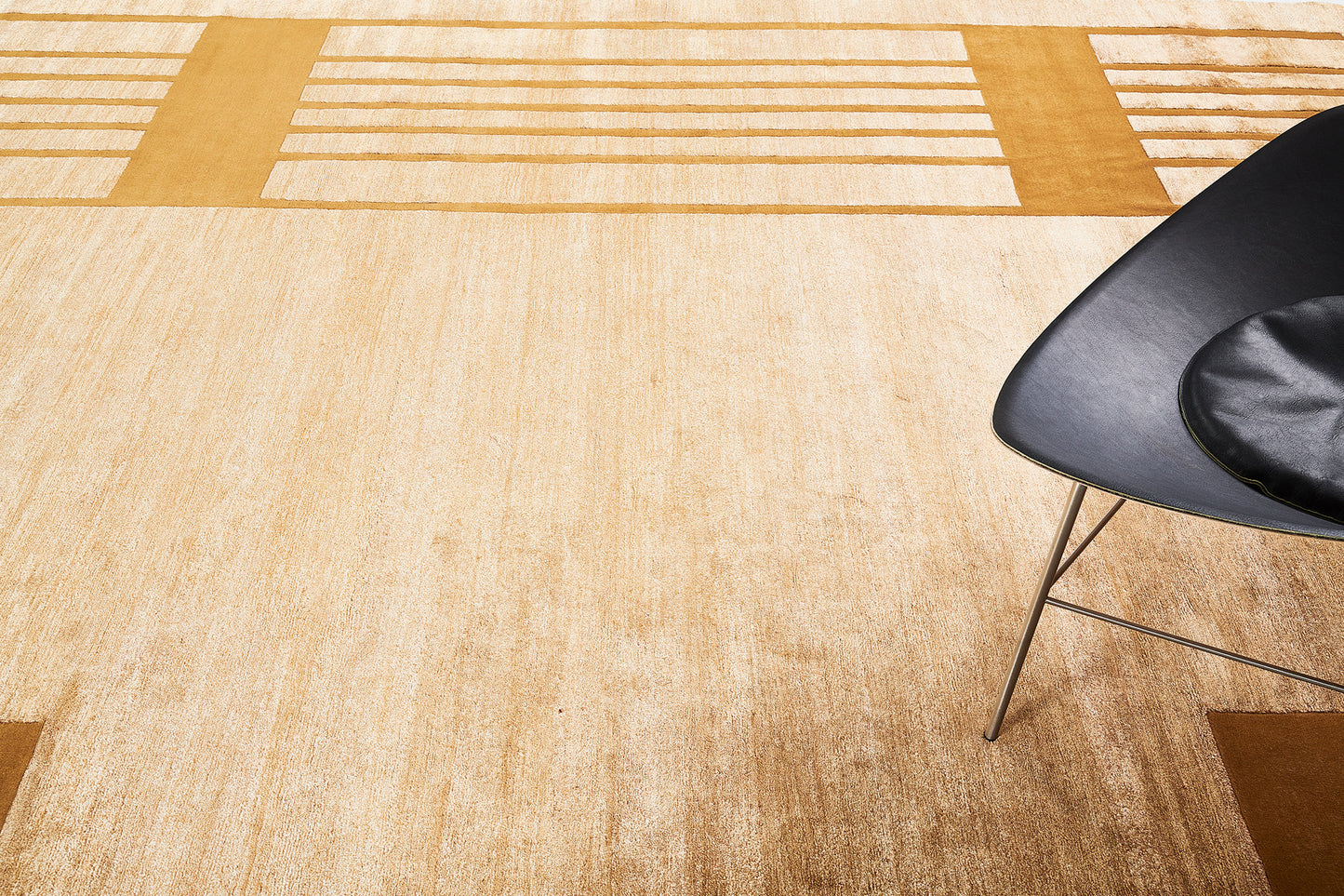 Modern Rug Image 6271 Los Angeles by César Giraldo