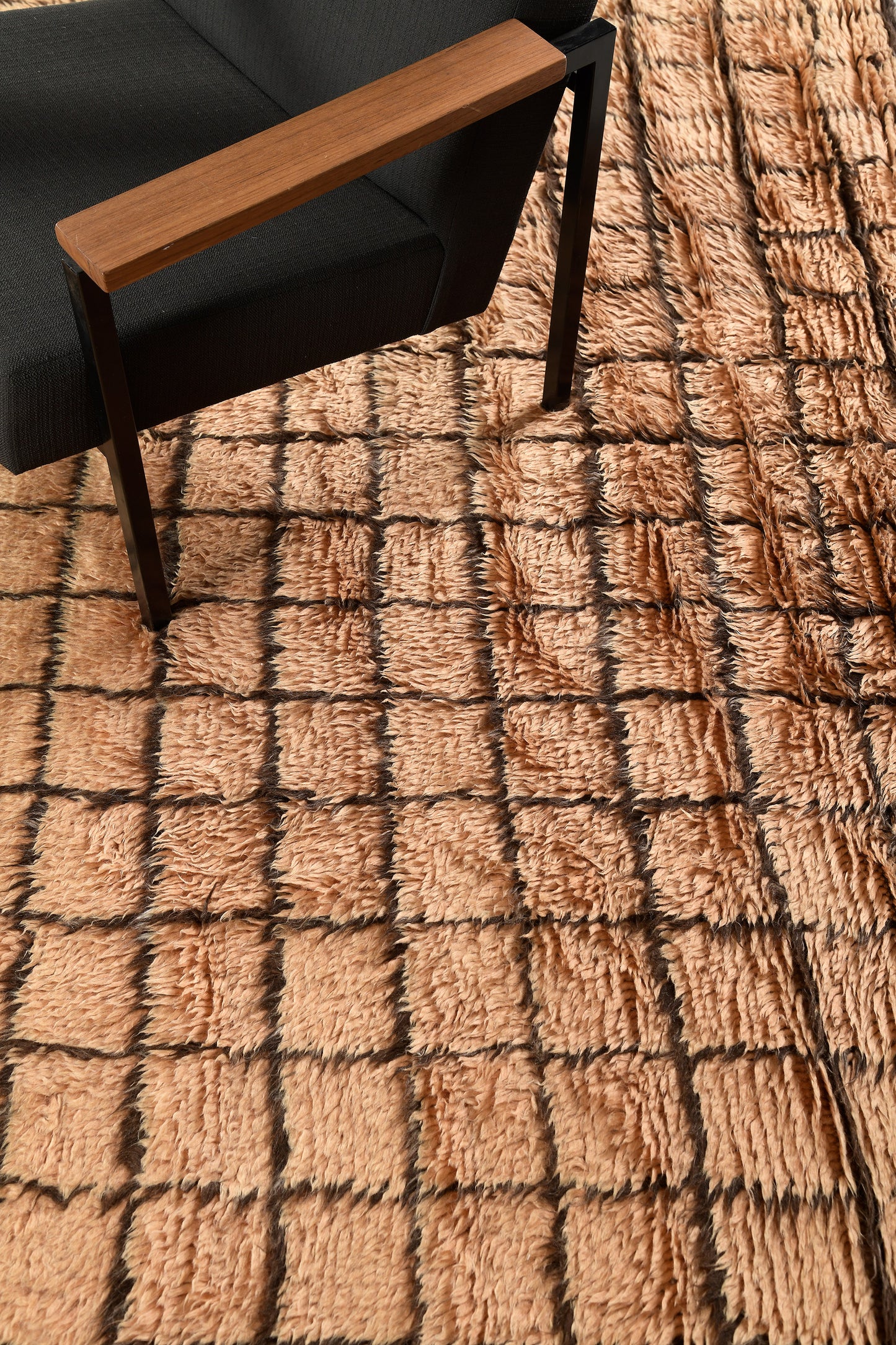 Modern Rug Image 537 Alwarda, Atlas Collection