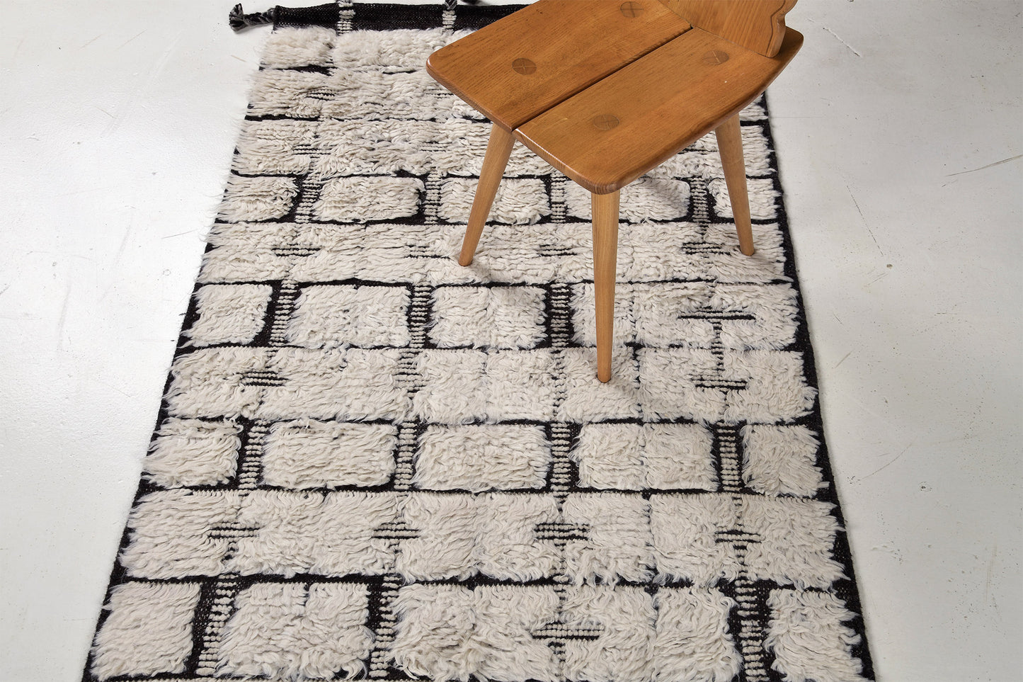 Modern Rug Image 5214 Ibis Runner, Sandpiper Collection