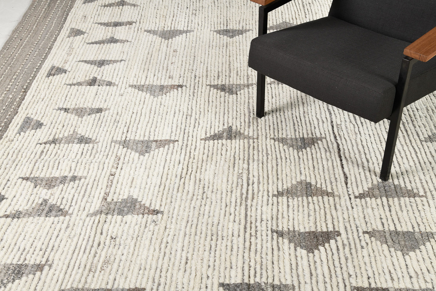 Modern Rug Image 4679 Gimbrala, Haute Bohemian
