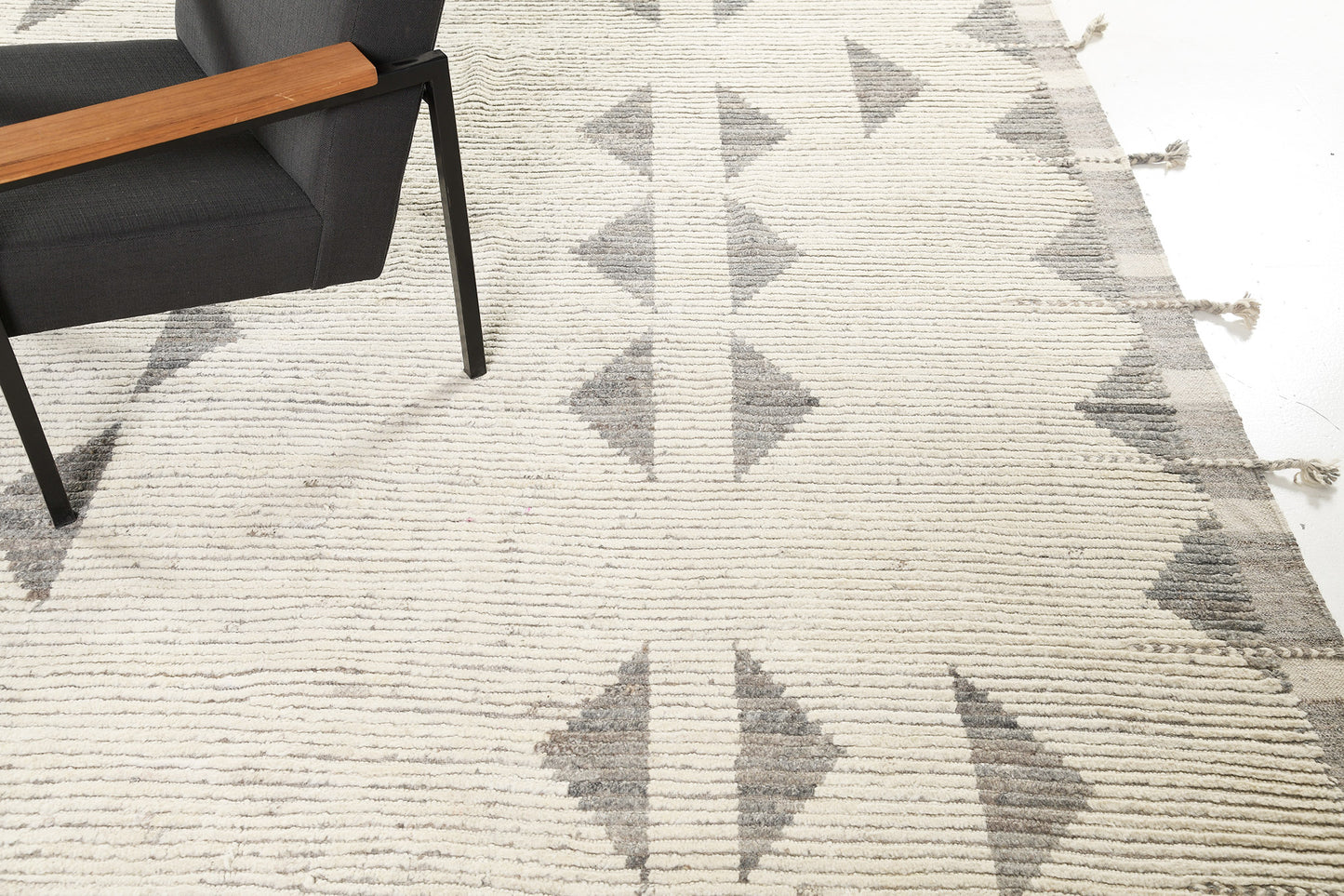 Modern Rug Image 4692 Gimbrala, Haute Bohemian