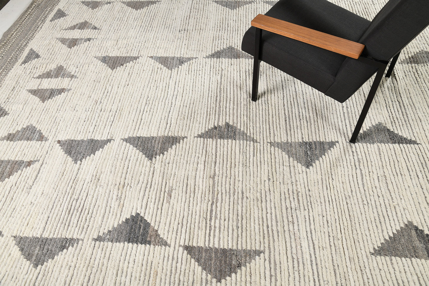 Modern Rug Image 4695 Gimbrala, Haute Bohemian