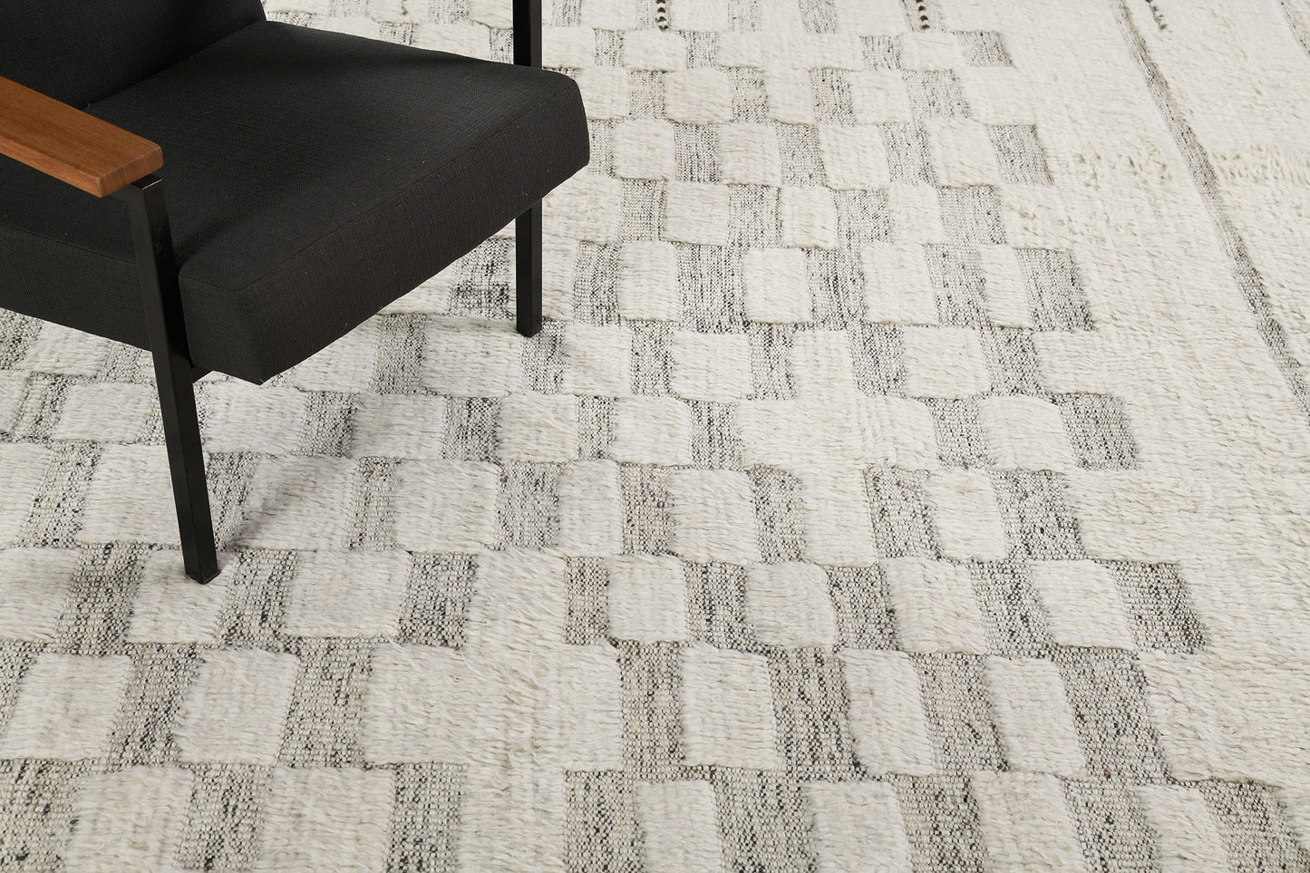 Modern Rug Image 10218 Sirocco, Haute Bohemian