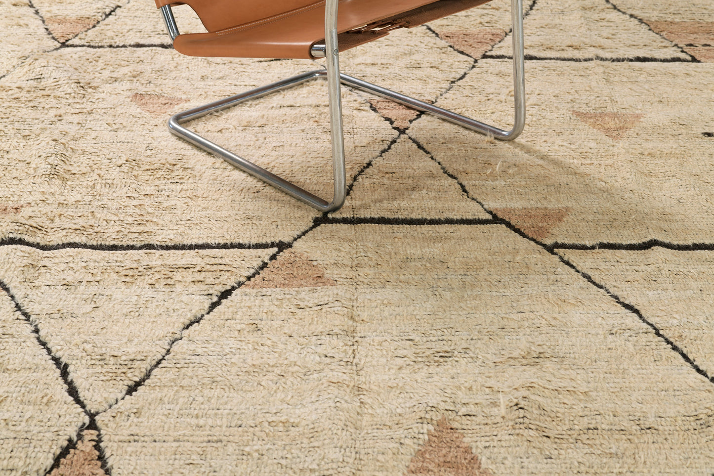 Modern Rug Image 2783 Darbu, Atlas Collection