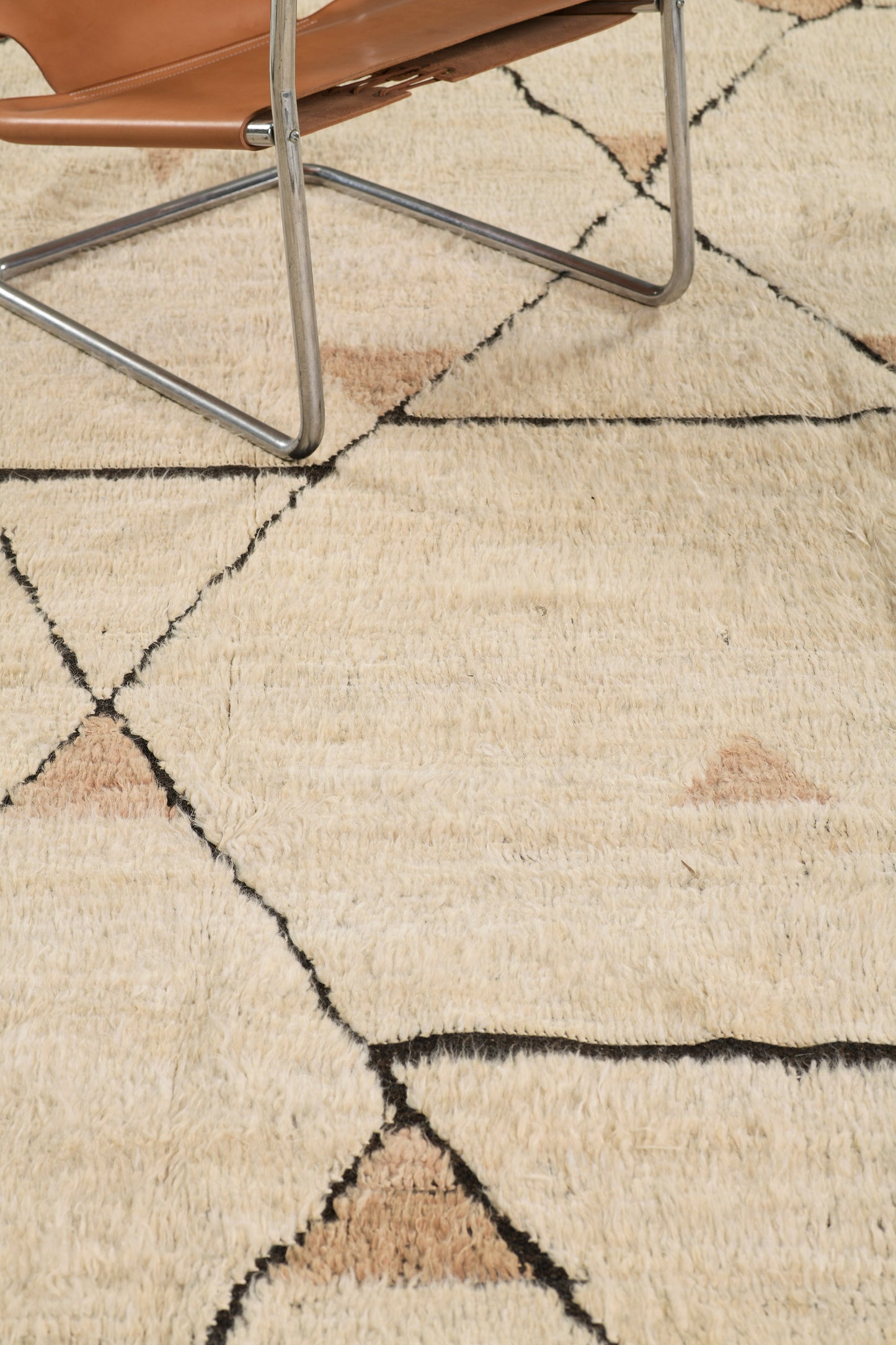 Modern Rug Image 2772 Darbu, Atlas Collection